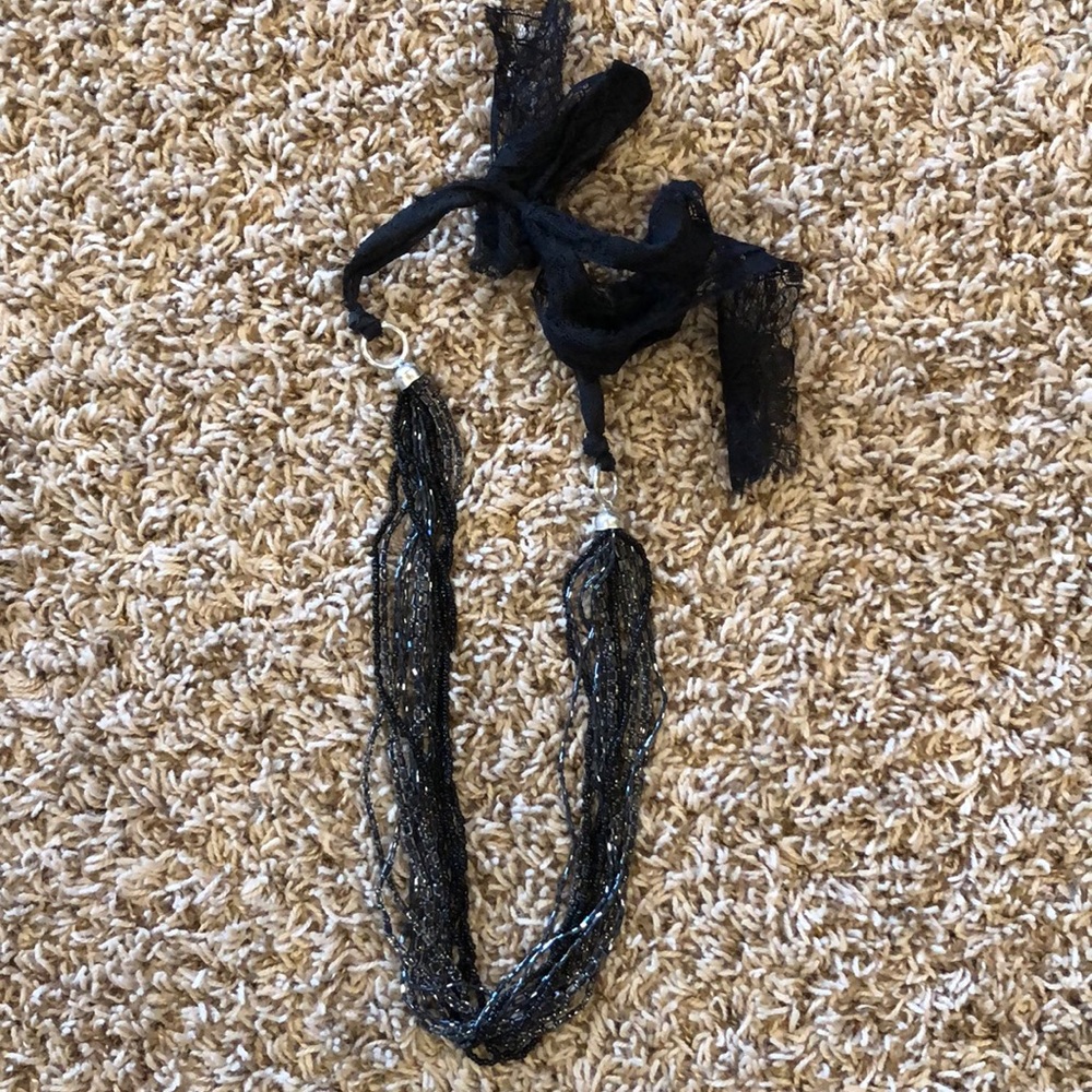 Dressy necklace w/lace tie